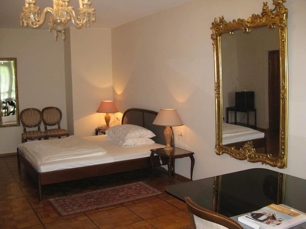 Dom Hotel Linz Extérieur photo