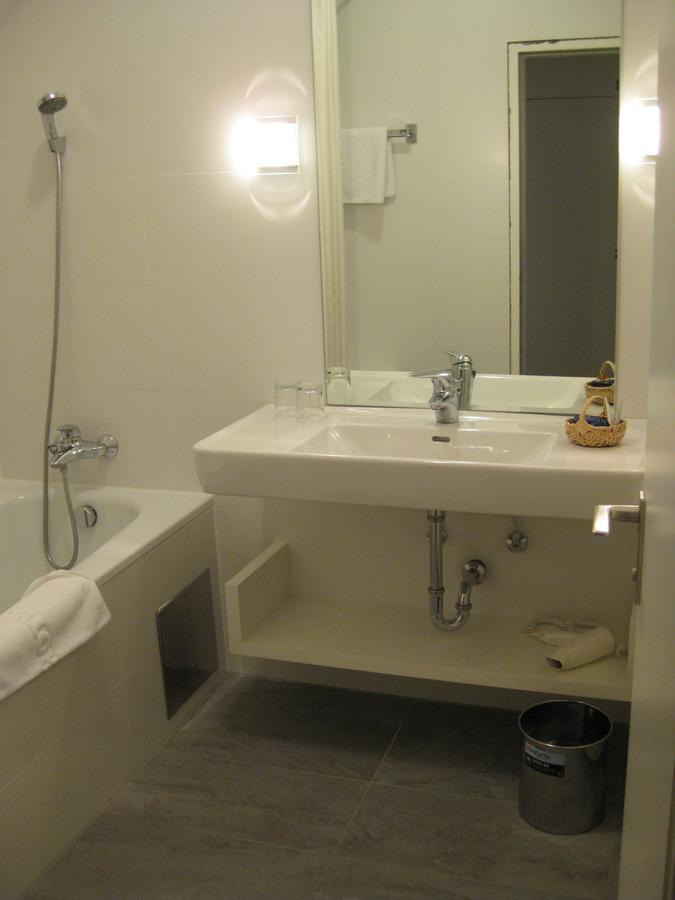Dom Hotel Linz Extérieur photo